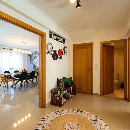 Apartment Traveler's *